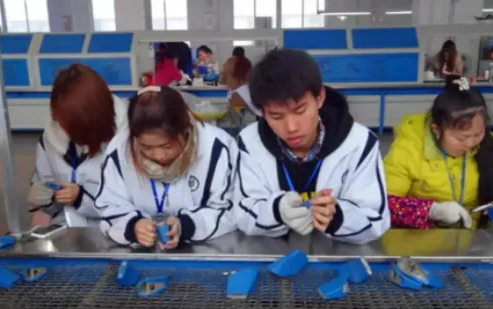 所以中学生想要做暑假工的话可以去图书馆看看哦.
