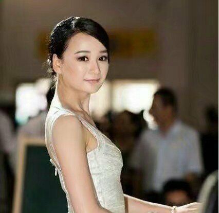 杨幂替身火了，却称：杨幂整的像我，她脸上动过刀子