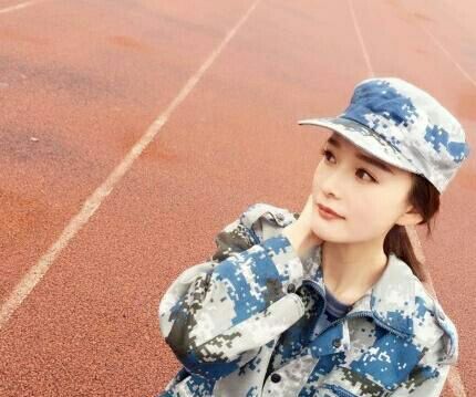 杨幂替身火了，却称：杨幂整的像我，她脸上动过刀子