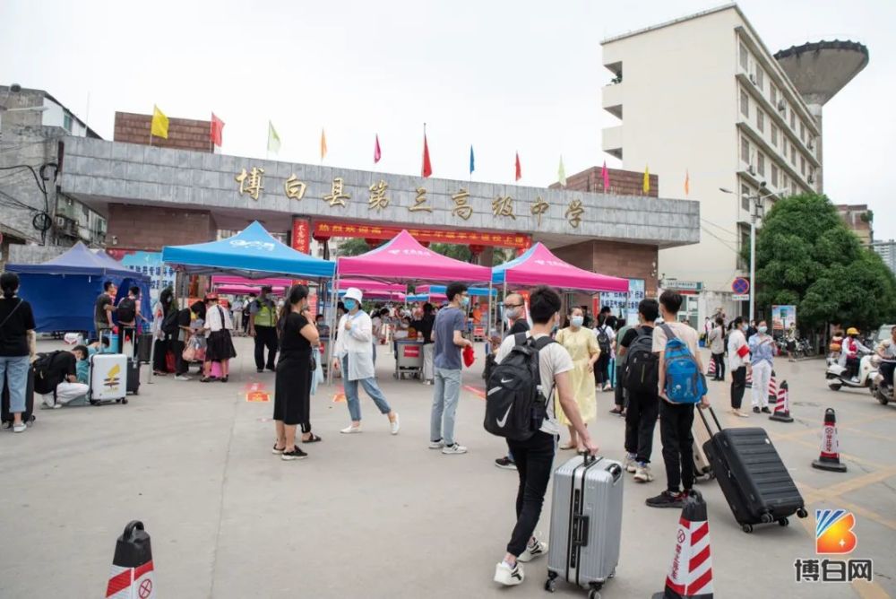 博白县城区中小学开学场面