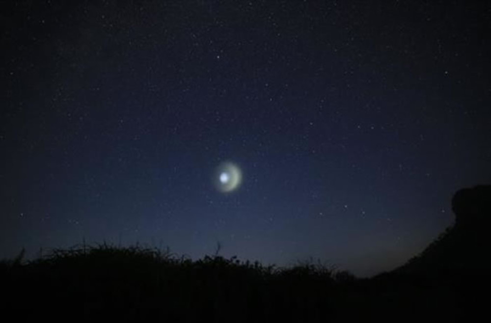 美国刚宣布ufo视频为真实,无独有偶,韩男子观测星空发现疑似ufo