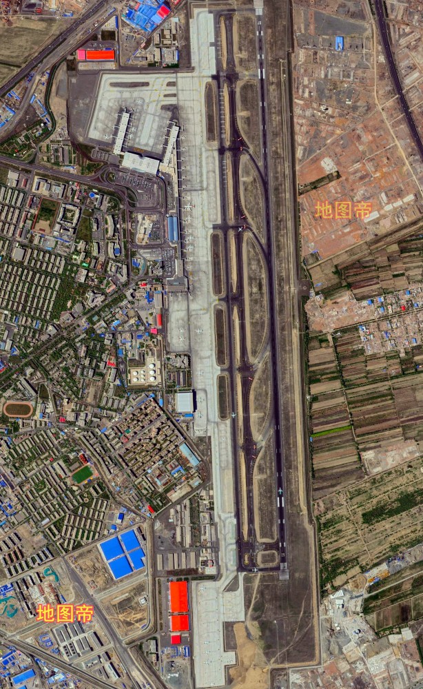 航拍新疆乌鲁木齐地窝堡国际机场,我国八大区域枢纽机场之一