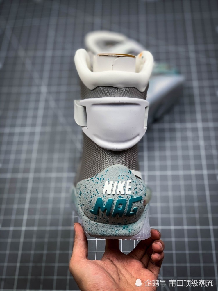 耐克nike air mag 回到未来 自动系鞋带版本
