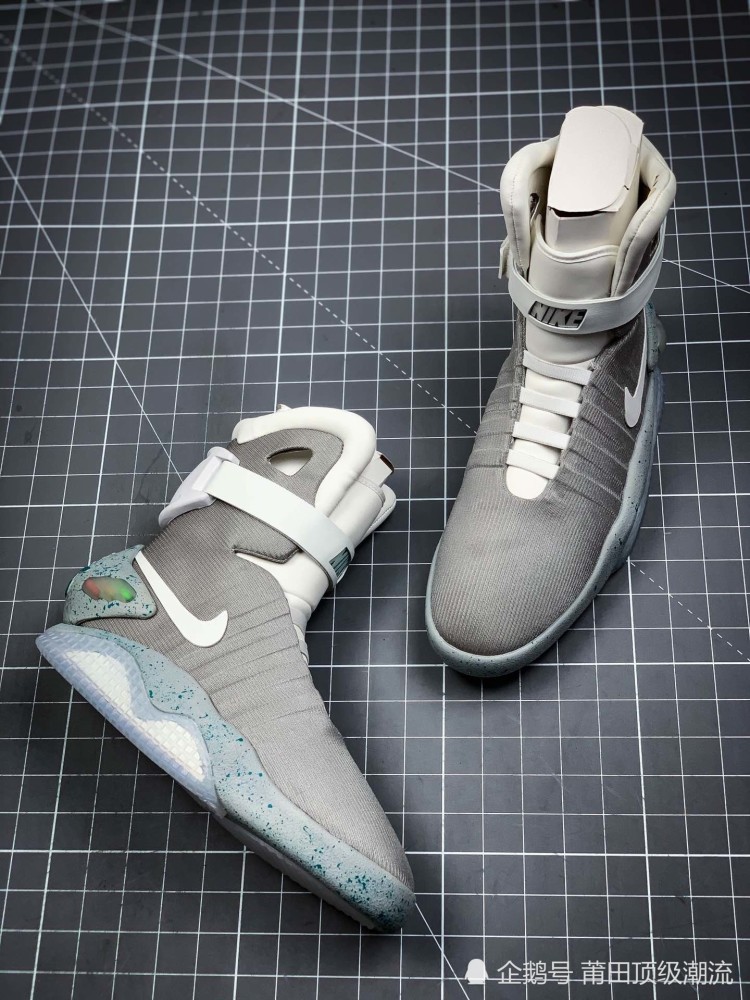 耐克nike air mag 回到未来 自动系鞋带版本