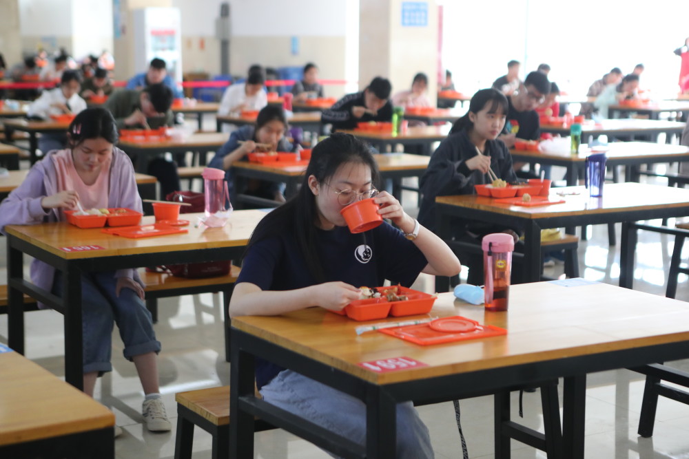 郑州市第十二中学,固定