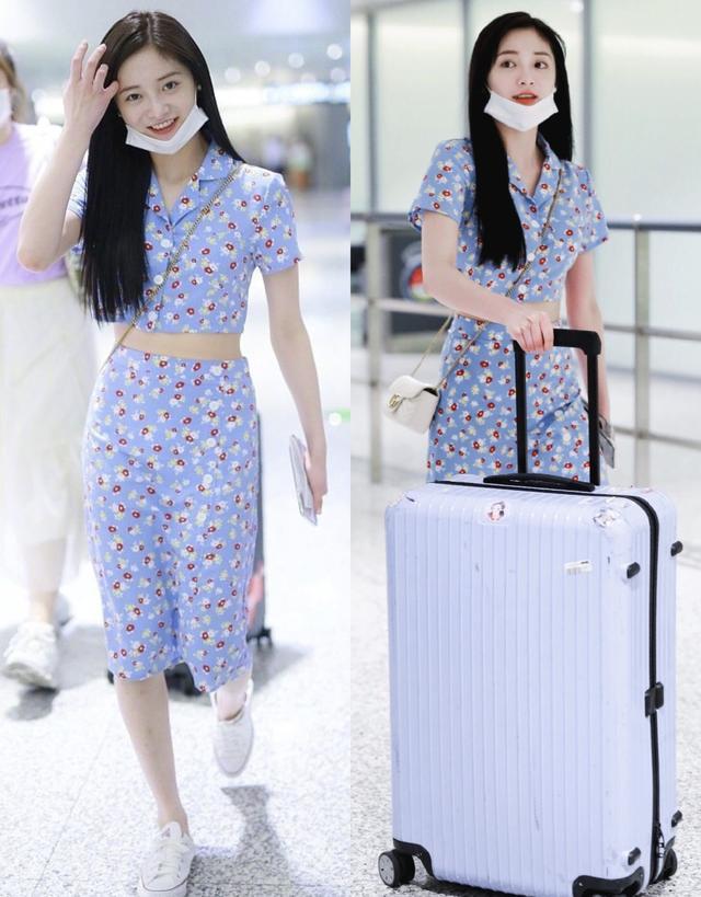 夏日来了 快get女明星的碎花裙穿搭,感受夏天的甜美与