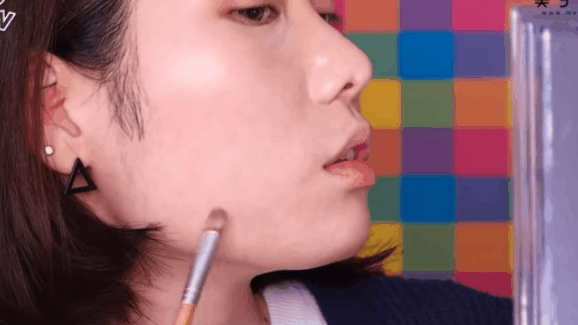 眼周瑕疵隐藏术！卡粉、黑眼圈通通消失不见