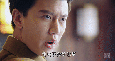复杂的情绪呈现出来,同时还伴随着 