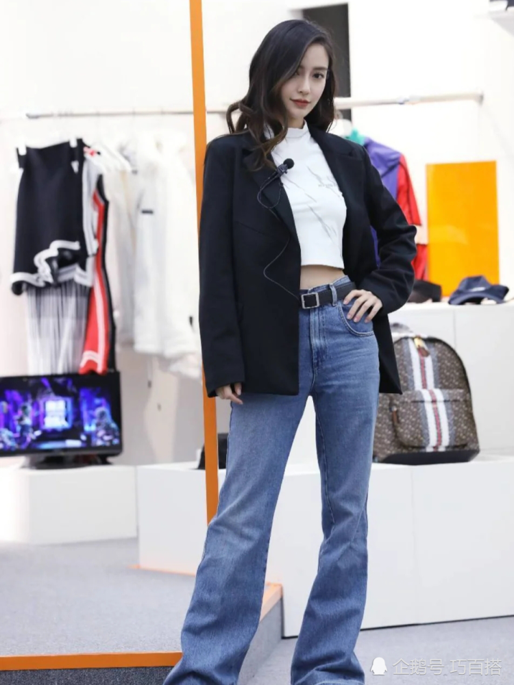 angelababy照片大曝光,绿色马甲配蓝色牛仔裤,可爱俏皮又减龄