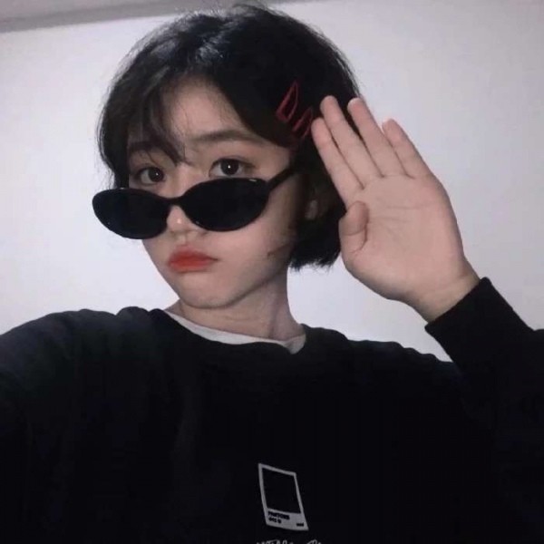 短发女生头像:相爱和相处是两回事,相爱是吸引,而相处