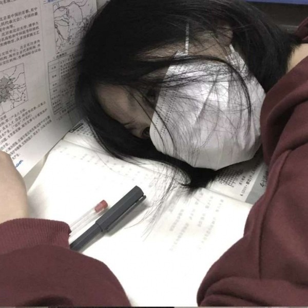 短发女生头像:相爱和相处是两回事,相爱是吸引,而相处