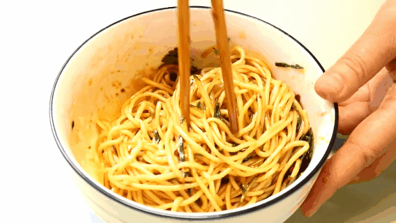 凉面,面条,麻椒油,香菜,花椒粉