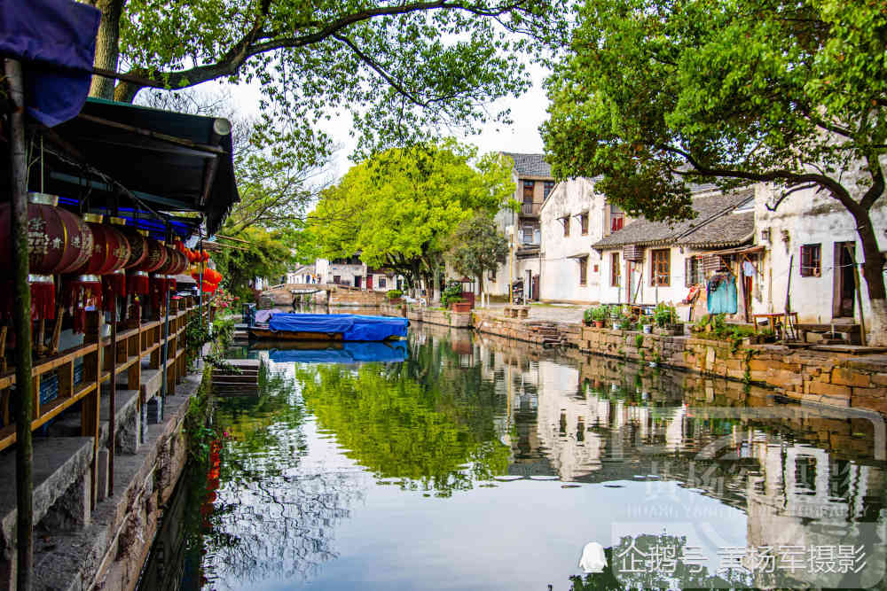 江苏苏州市同里古镇,美丽如画的水乡古朴幽静,江南景色非常动人.