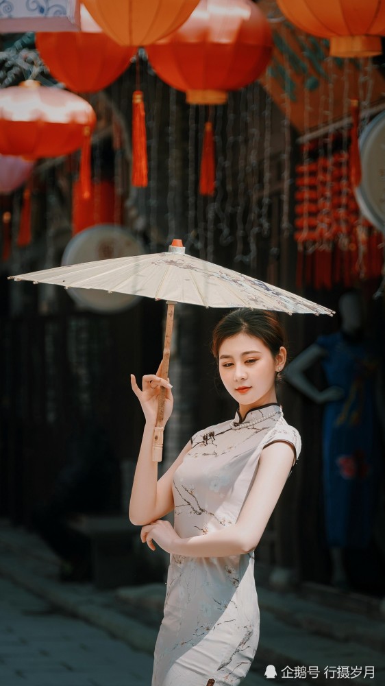 古镇,旗袍,高跟鞋