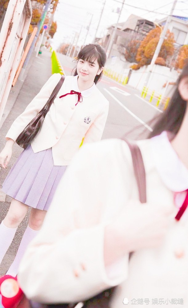 小松菜奈校服写真:放学后,我们一起去赏樱花吧