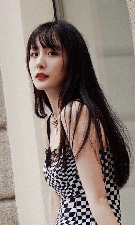如何永远十八岁?看女明星的齐刘海造型,减龄效果妥妥的