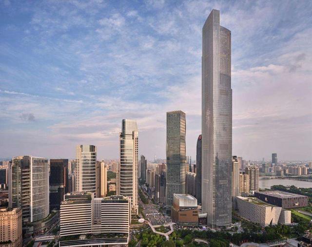 上海中心,深圳有599米的平安金融中心,天津有597米的117大厦