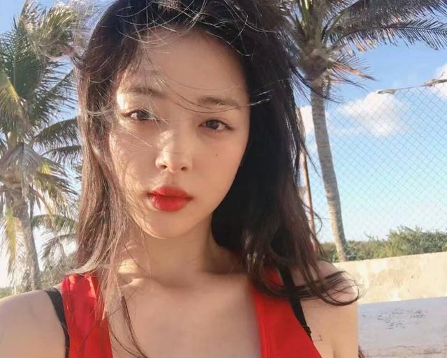 25岁韩女星崔雪莉离世:不穿内衣被网络暴力,暴露直女的低情商