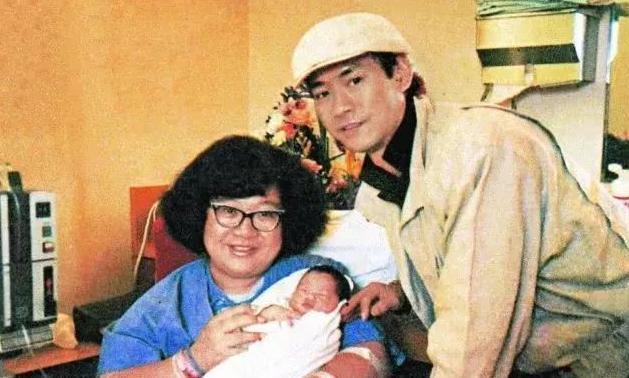 1989年,郑少秋离婚娶官晶华,你以为花心情断,其实是沈殿霞"作妖"?