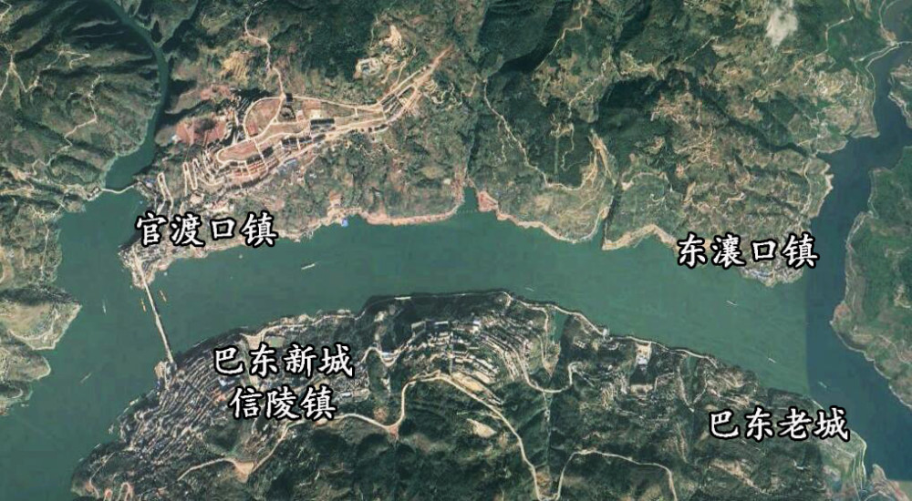 卫星上看湖北巴东县:县城位于长江两岸,依山而建少有平地