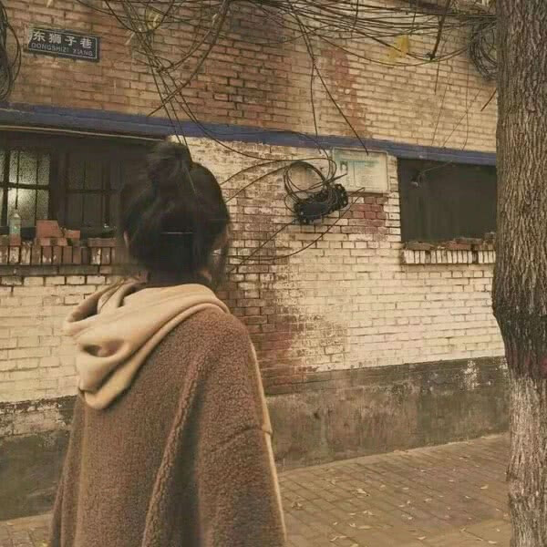 和前任分手的时候,白天倒还好,可一到晚上就抑制不住内心的感情,一个