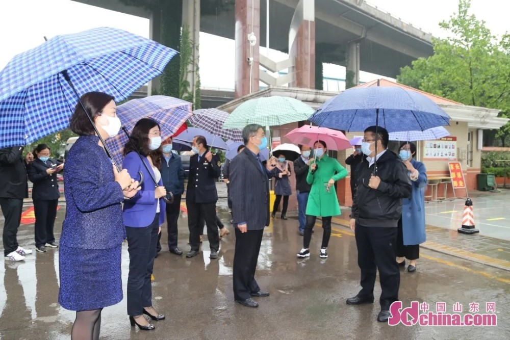 济南明湖中学迎来开学日