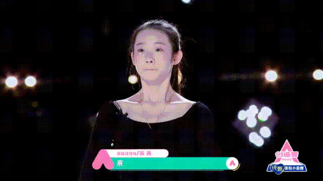 第一次当众唱歌,紧张又不知所措的委屈脸小表情也太萌了