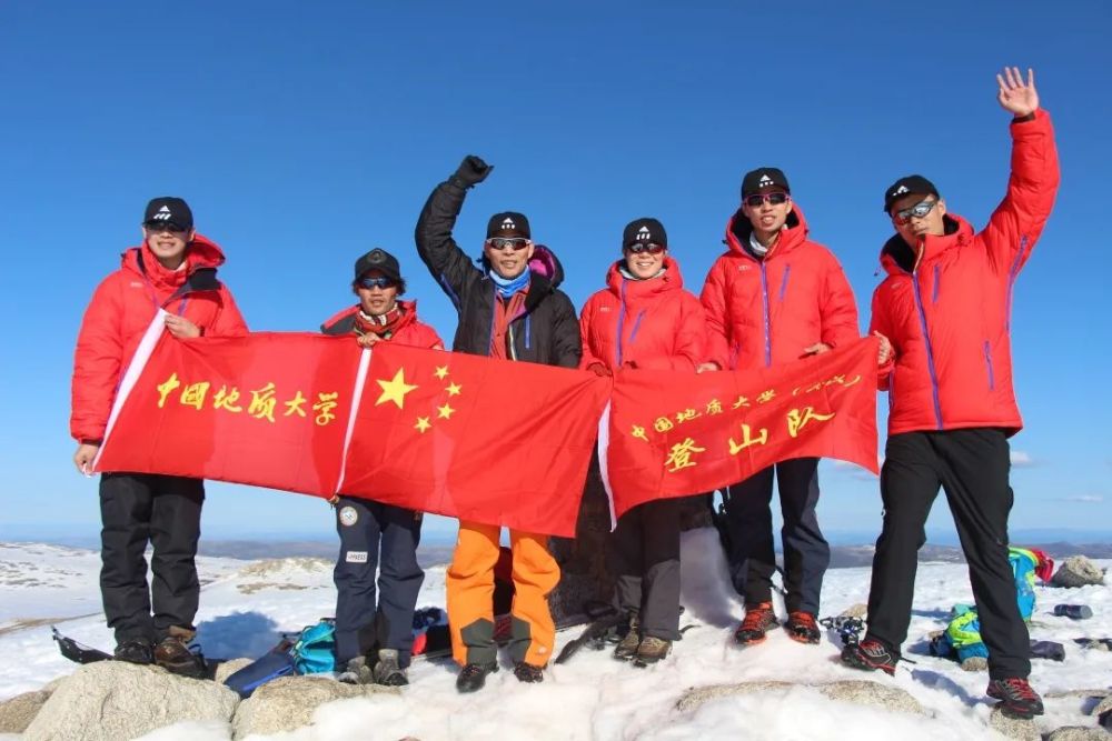 60多年来,地大人已成功登顶了包括珠穆朗玛峰在内的高海拔山峰20余座