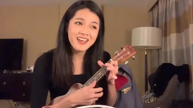 林瑞阳大女儿近照,29岁清纯甜美,与妈妈曾哲贞相依为命