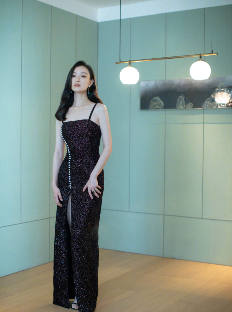 黄皮肤女生千万别像倪妮这样穿,太显白显气质了,关键是"会穿"