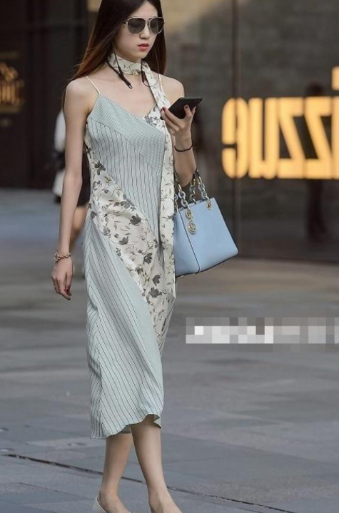 街拍美图:气质特别的小姐姐,穿搭时尚精致,婉约又显别致!