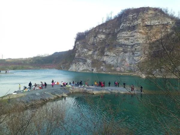 在常州新北区孟河镇北部的小黄山,关停了有关采矿场,水泥厂后,开展