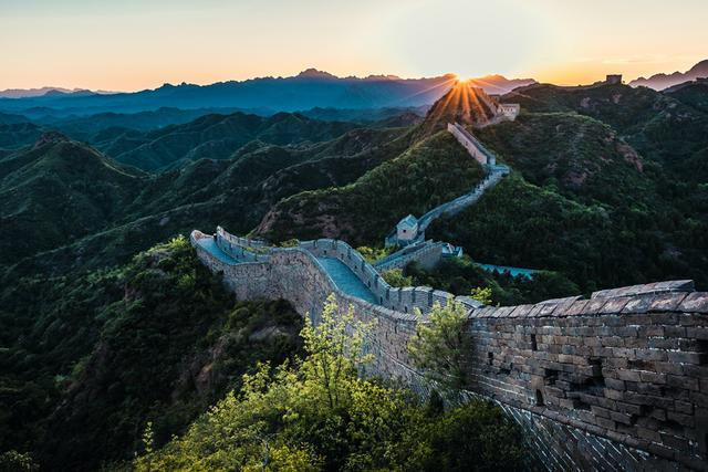 登上中国景色最壮观的长城,却几乎没有游客,一人独享长城真爽