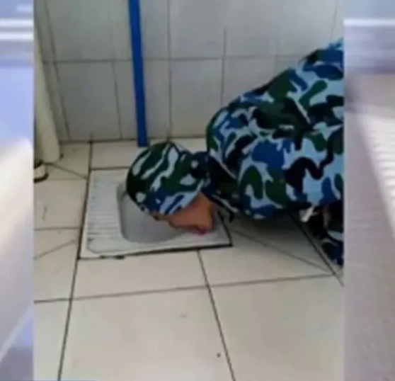 为啥初中女生"上厕所",总喜欢结伴而行?原因无非这3点