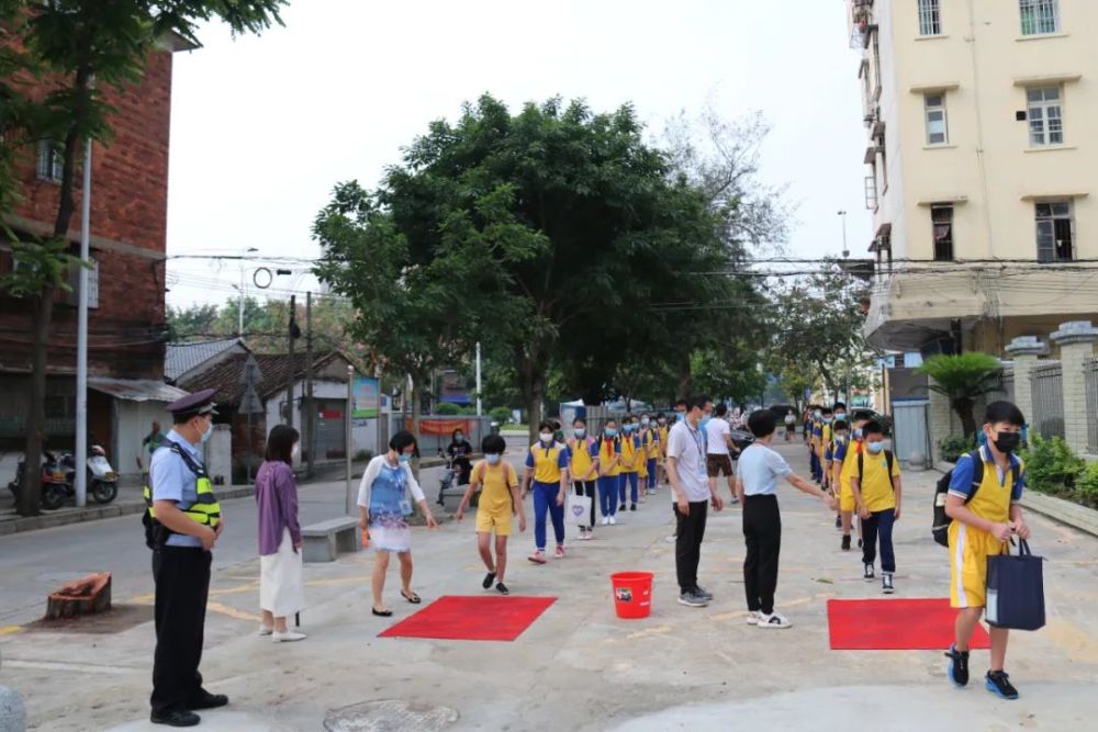 今天肇庆市端州区小学五,六年级学生返学啦!多图直击各校情况