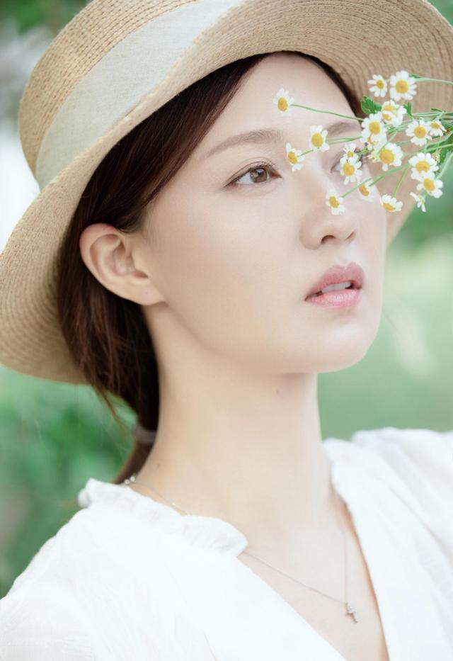 知名女演员近照大变样?曾为章子怡同学,出道20年不红至今感情成谜