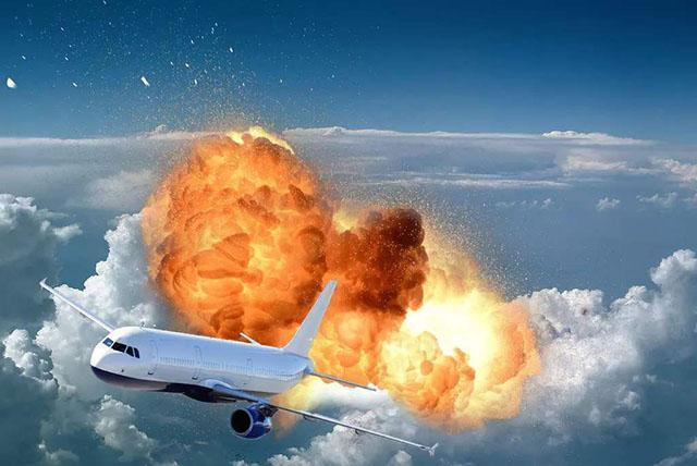 名古屋空难:飞行员按错一个按键,飞机爆炸三次,264位乘客化为灰烬