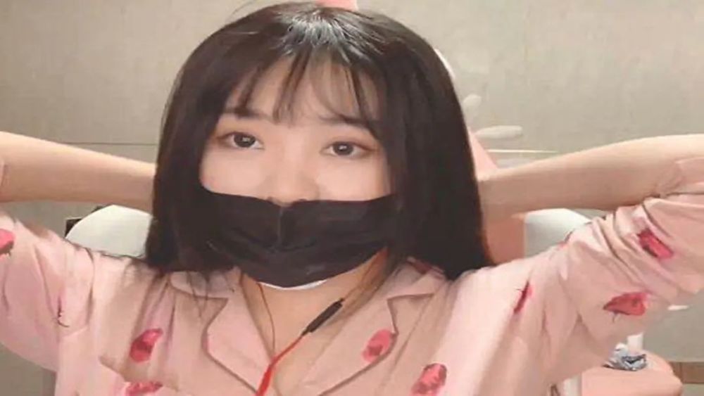 小团团露脸上瘾,花式换装秀身材,"水桶腰"成最大看点
