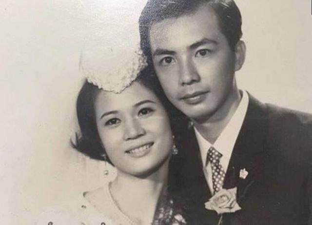 "爸妈年轻的合照像兄弟,孩子看完