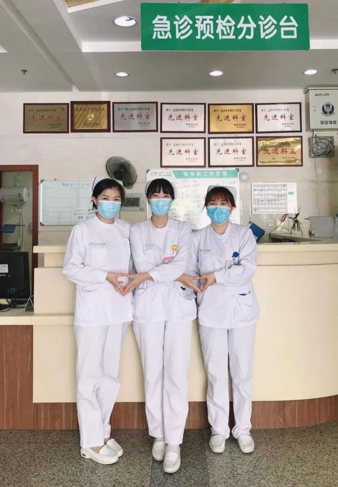分体装 急诊就是在和时间赛跑,护士的工作也要果断执行.
