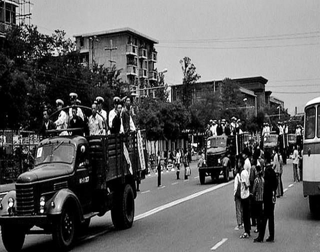 80年代"肃清行动":唐山市菜刀队50余人被枪决,他们到底做了什么