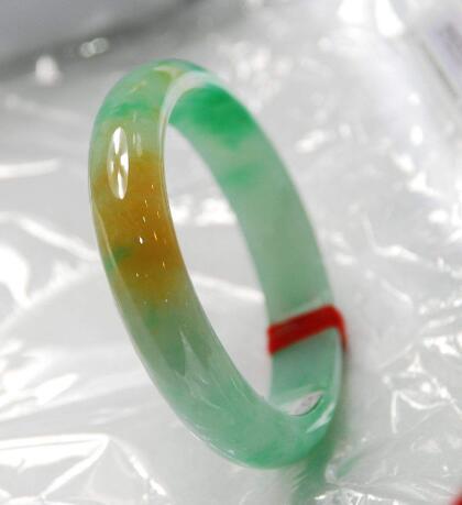 当初花两百块钱买的翡翠以为是假货,如今却值百万!