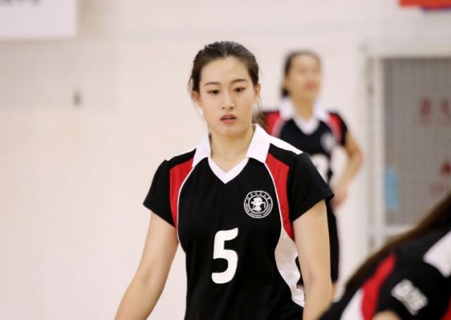 25岁排球女神王雪婷,身高1米96,颜值不输女星,比惠若琪还要美