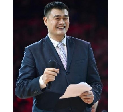 男子网吧玩游戏倒地吐血:扶我起来,快赢了 佩服