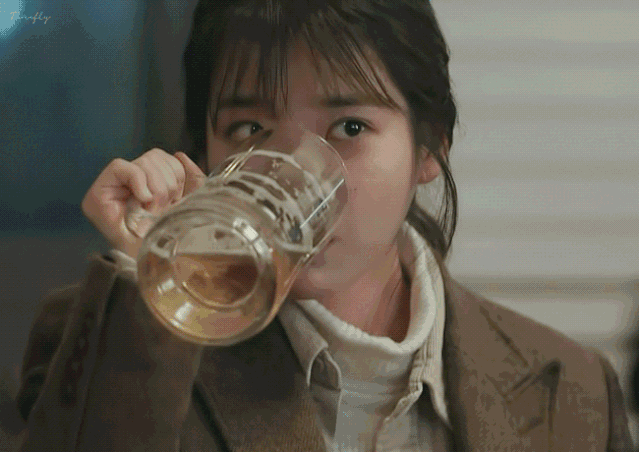 国民妹妹iu&影帝李善均主演韩剧《我的大叔》推荐,人性始终是个值得