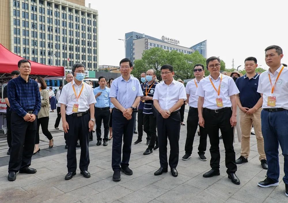 省委宣传部副部长,省文明办主任卢春中现场考察调研,市委常委,宣传部