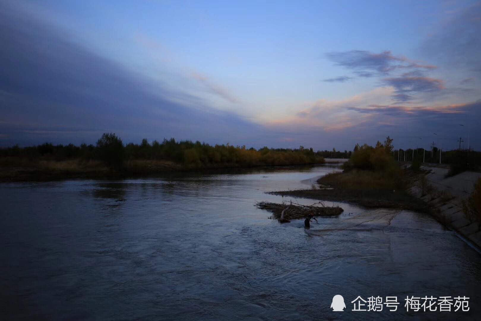 漫步伊犁河畔