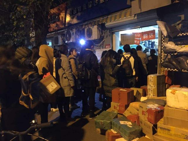 超市兼职做驿站,有人说不务正业,其实不用干活挣得比快递员还多