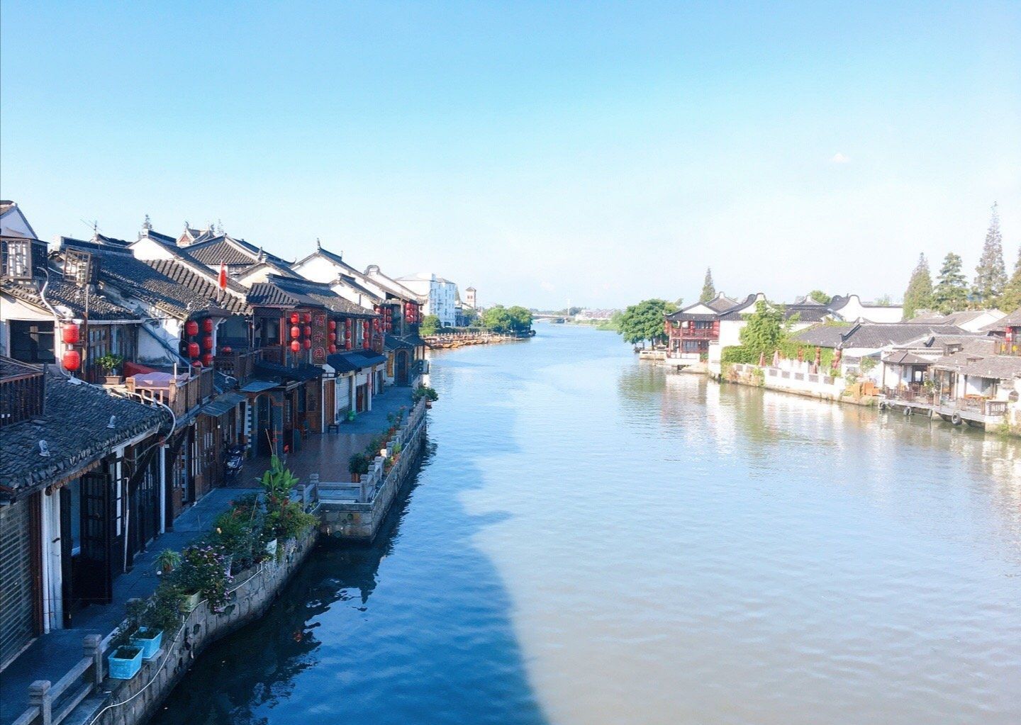 上海很受欢迎的一座古镇,是第一批中国特色小镇,与江苏交界
