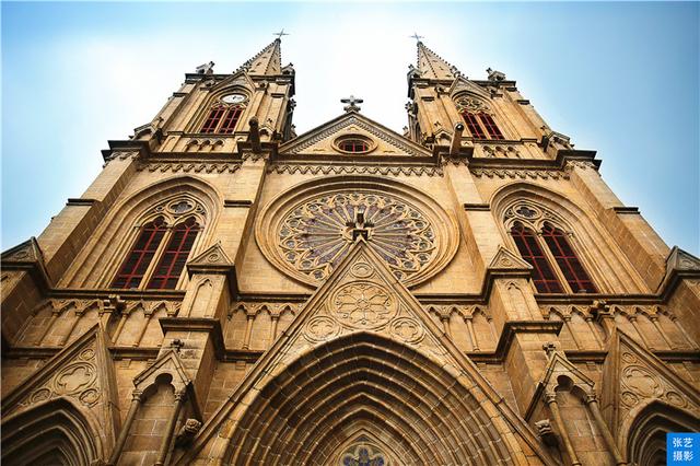 广州有座"巴黎圣母院",堪称可与欧洲教堂媲美,历时25年完成